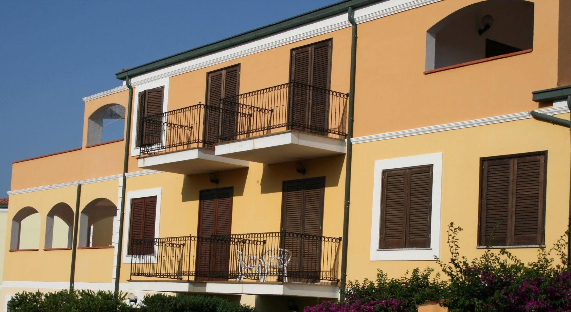 Residence Le Pavoncelle Santa Teresa Gallura Exterior foto